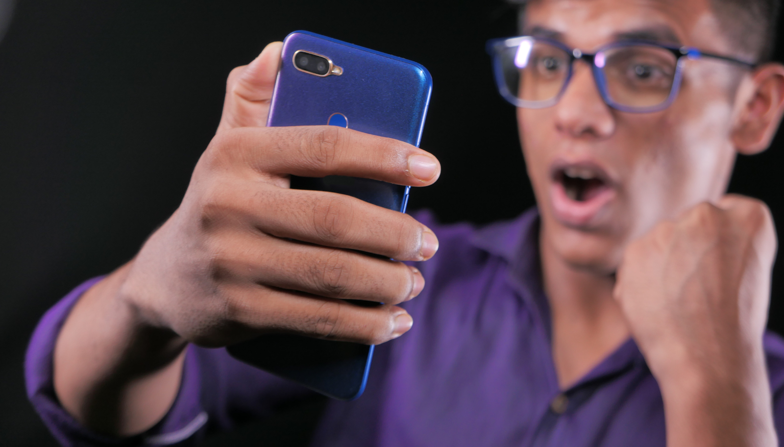 Attendee completing a post-event satisfaction survey on a smartphone
